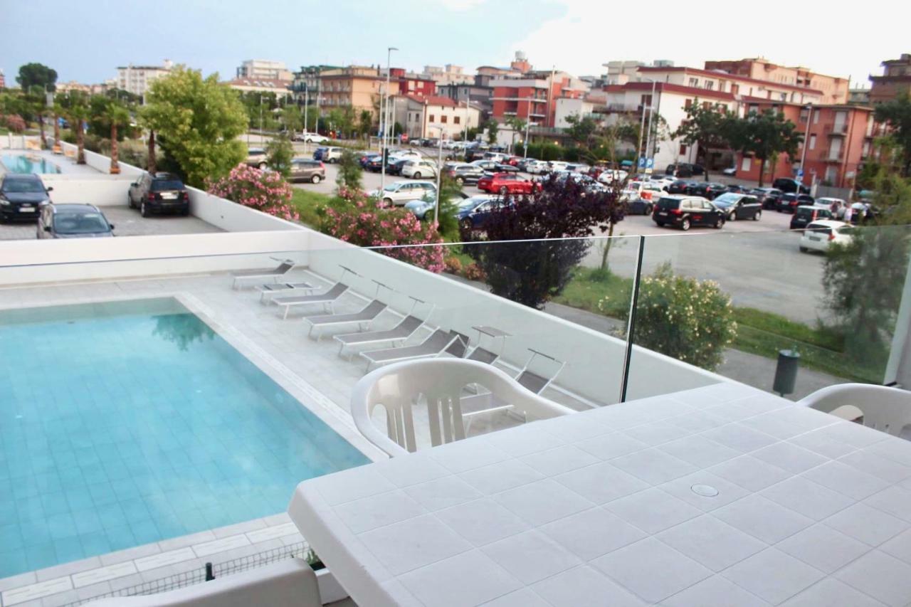 West beach Lido di Jesolo Exterior foto